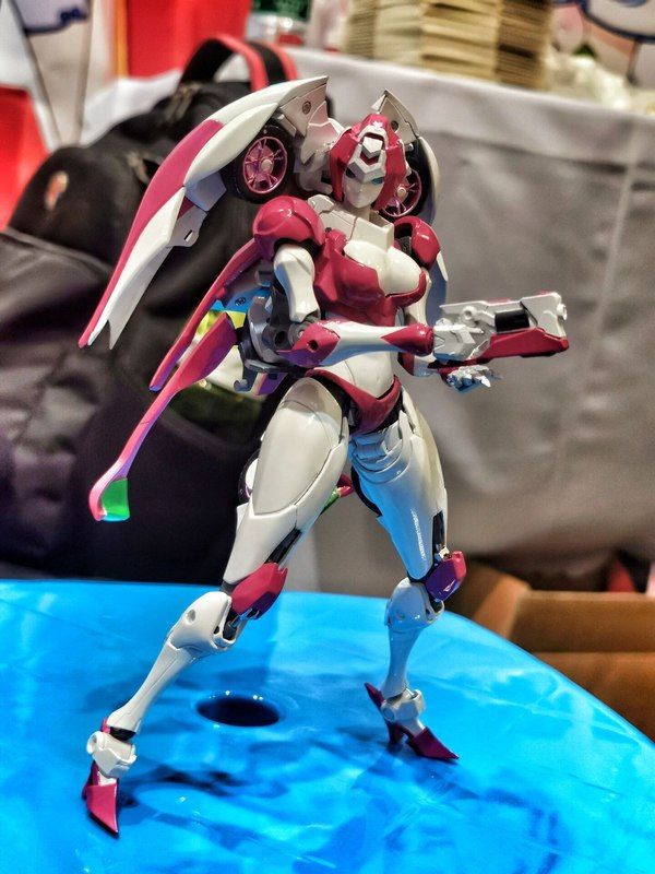 Nicee Color Testshots Show Unofficial Arcee Details  (1 of 7)